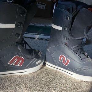 Men’s snowboard boots